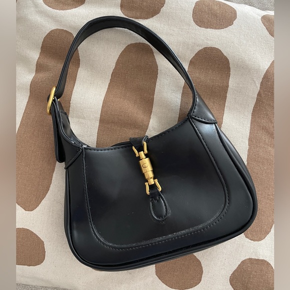 Cute Black Purse - Picture 1 of 3